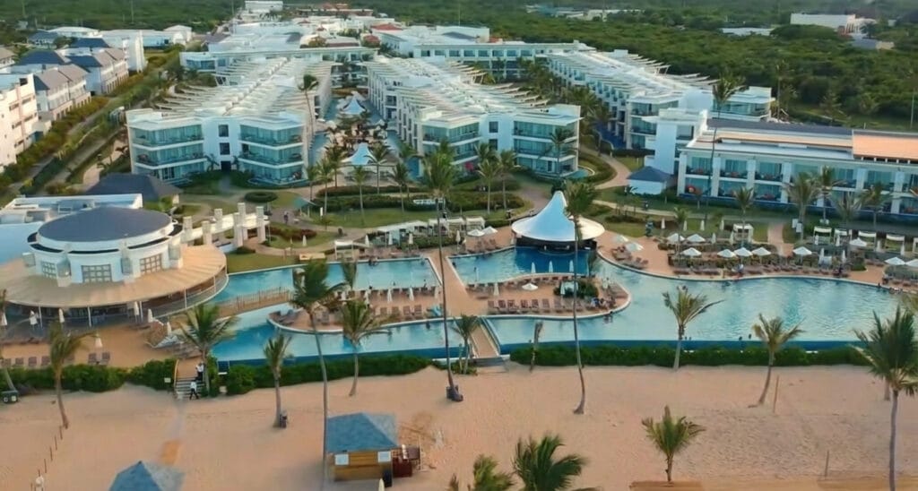 Nickelodeon Aqua Nick water park with kids enjoying water slides and splash zones, perfect family summer vacation destination